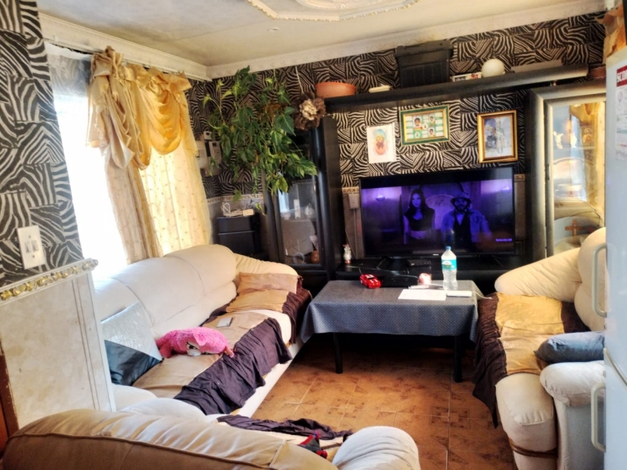 3 Bedroom Property for Sale in Molifi Tau Kloof Free State